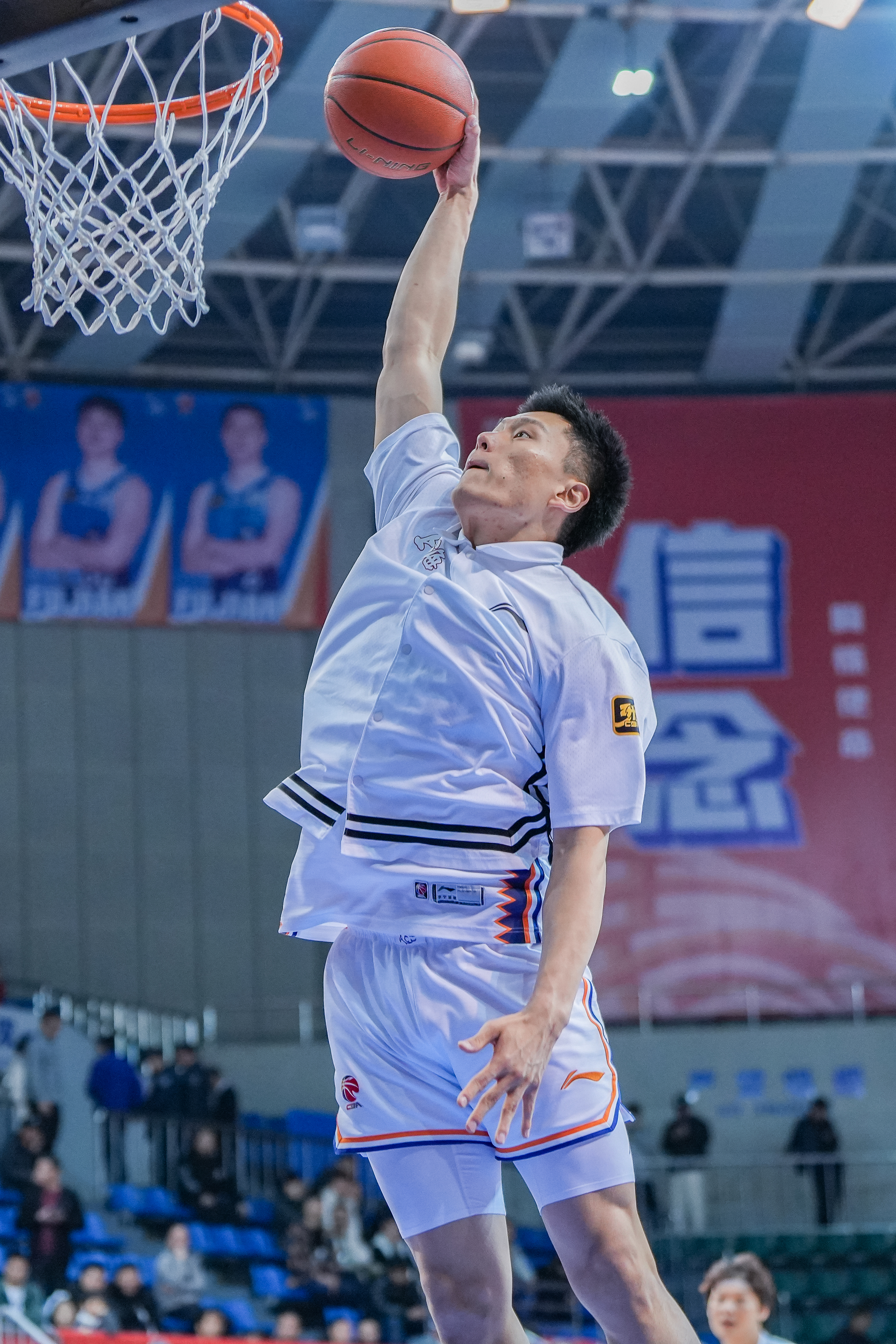  持續(xù)漲球！上海男籃“李花”組合—李弘權(quán)、李添榮