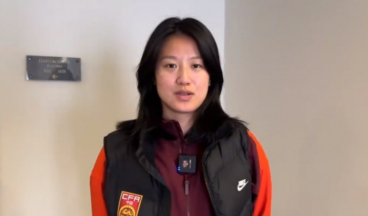  汪琳琳：范迪克是我的偶像和目標(biāo)，希望變成他那樣全面的中后衛(wèi)