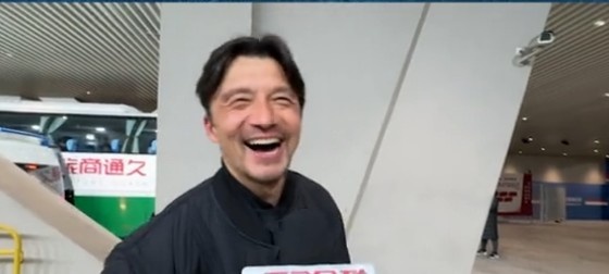  帶孩子和帶球隊(duì)哪個(gè)更累？謝暉笑言：都累，但帶孩子更累
