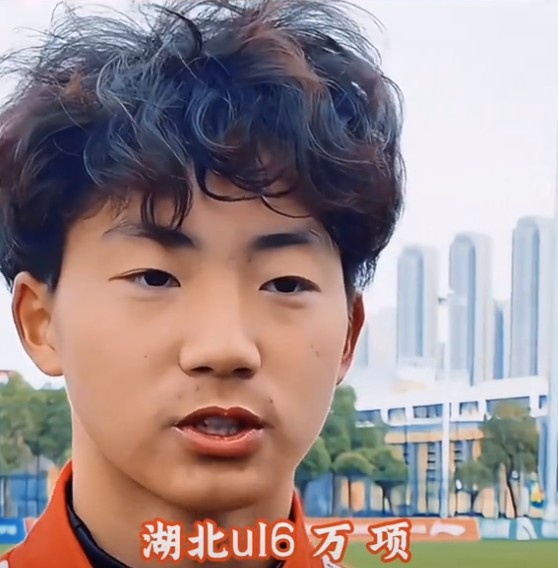 萬項談全運會吊射破門：發(fā)現(xiàn)門將站位不是很好，就很自信的射門