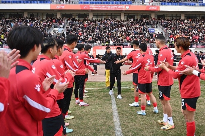  今日賽前，俱樂部為前球員馬曉磊及文爍舉行了退役儀式