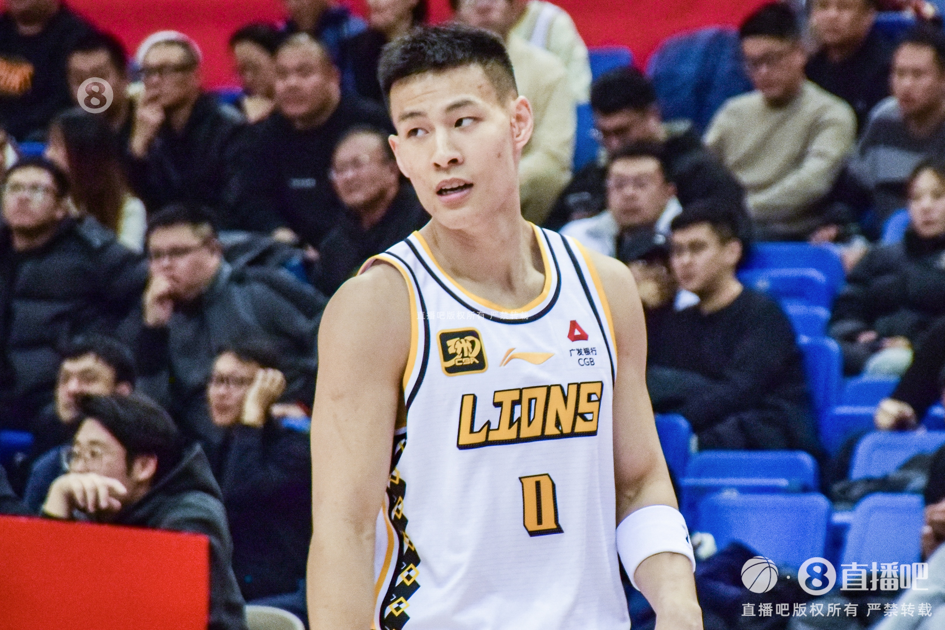  毫無狀態(tài)！林秉圣11投僅1中拿到3分3斷 出現(xiàn)2失誤4犯規(guī)