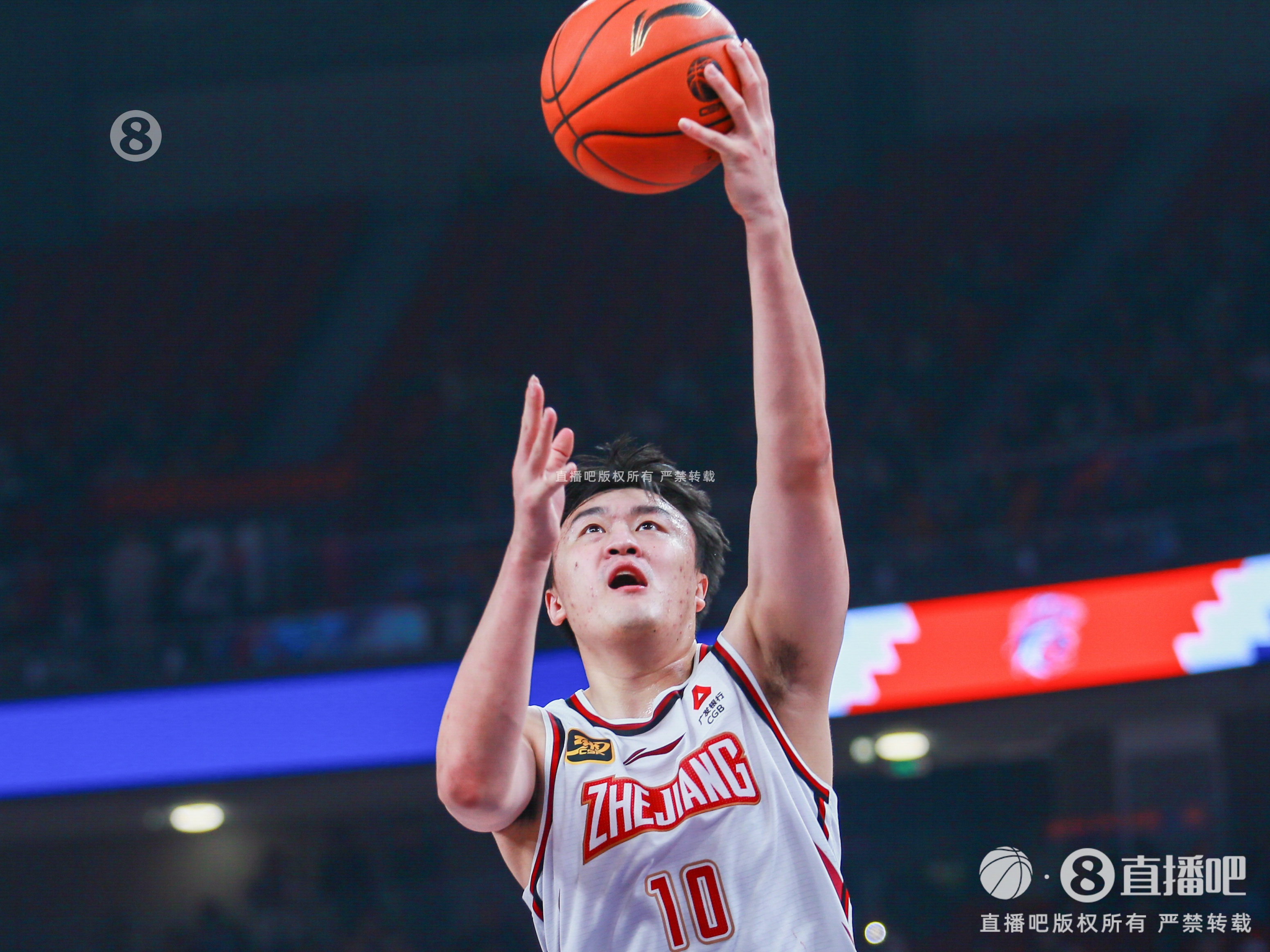 獲勝功臣！劉澤一11中9高效砍下19分13板2斷 拼下3前場(chǎng)籃板