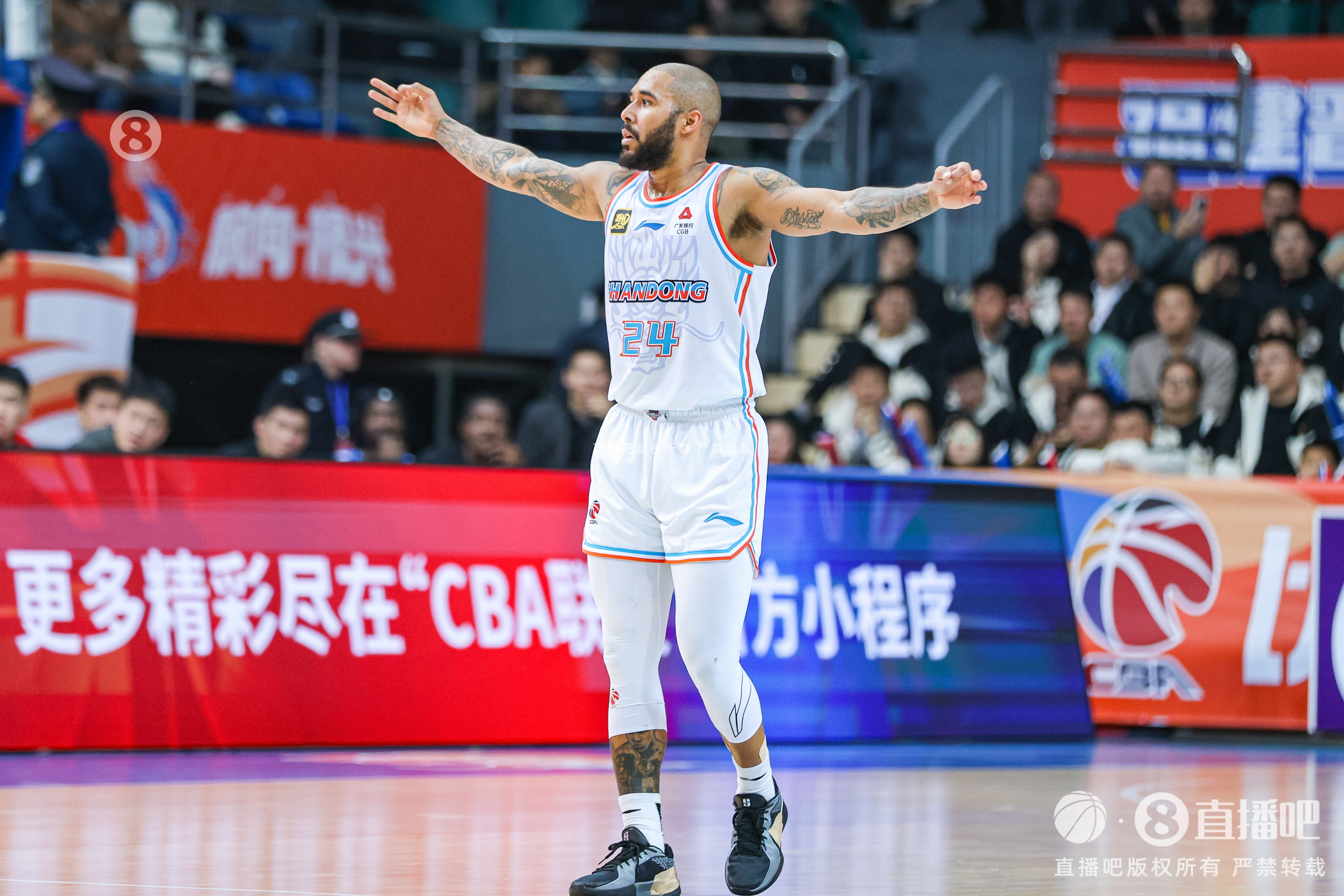  奈何隊(duì)友短路！摩爾19中12空砍31分 末節(jié)狂砍22分