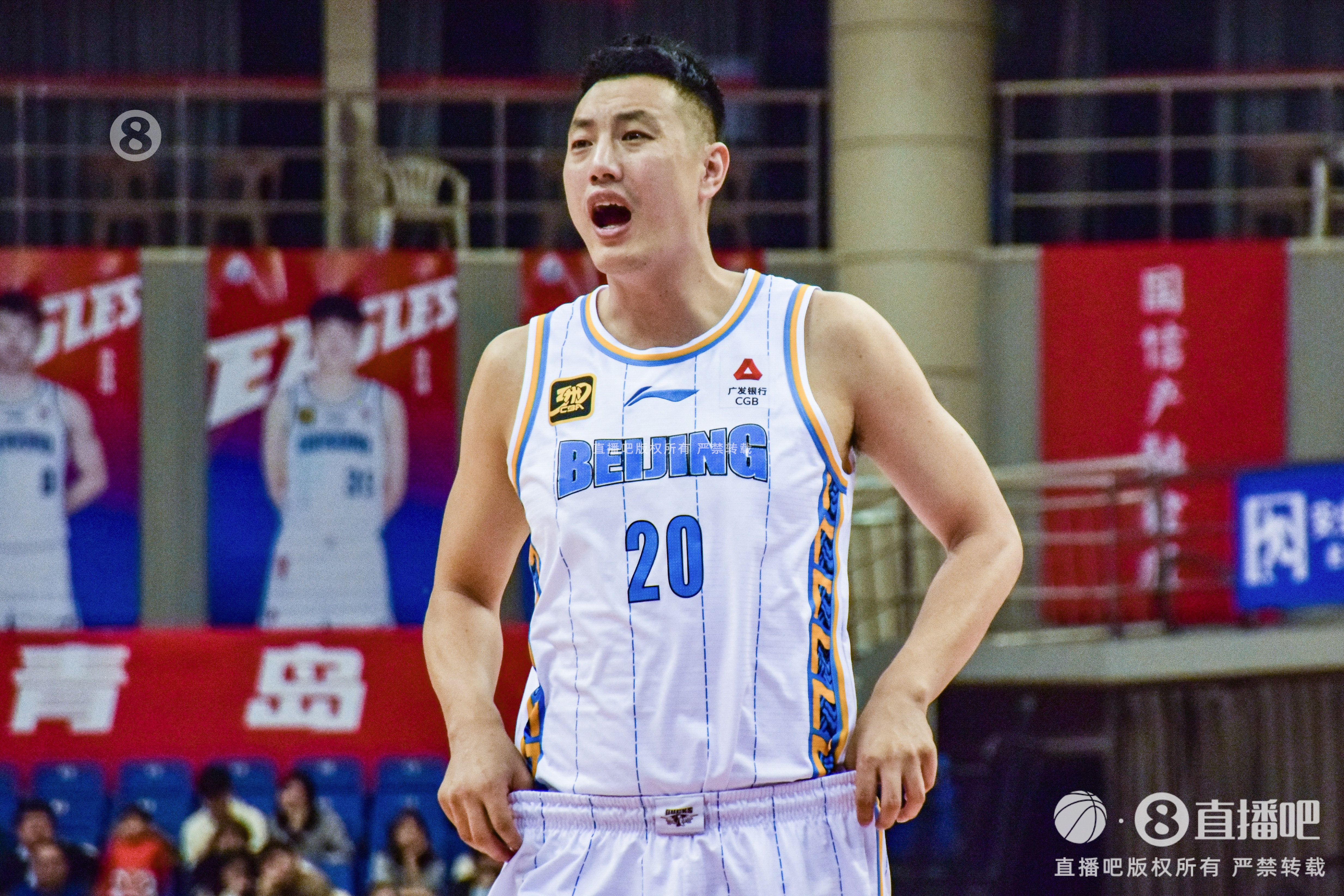  隊長以身作則！翟曉川狂搶9個前場籃板 替補4中1&6罰5中拿7分12板