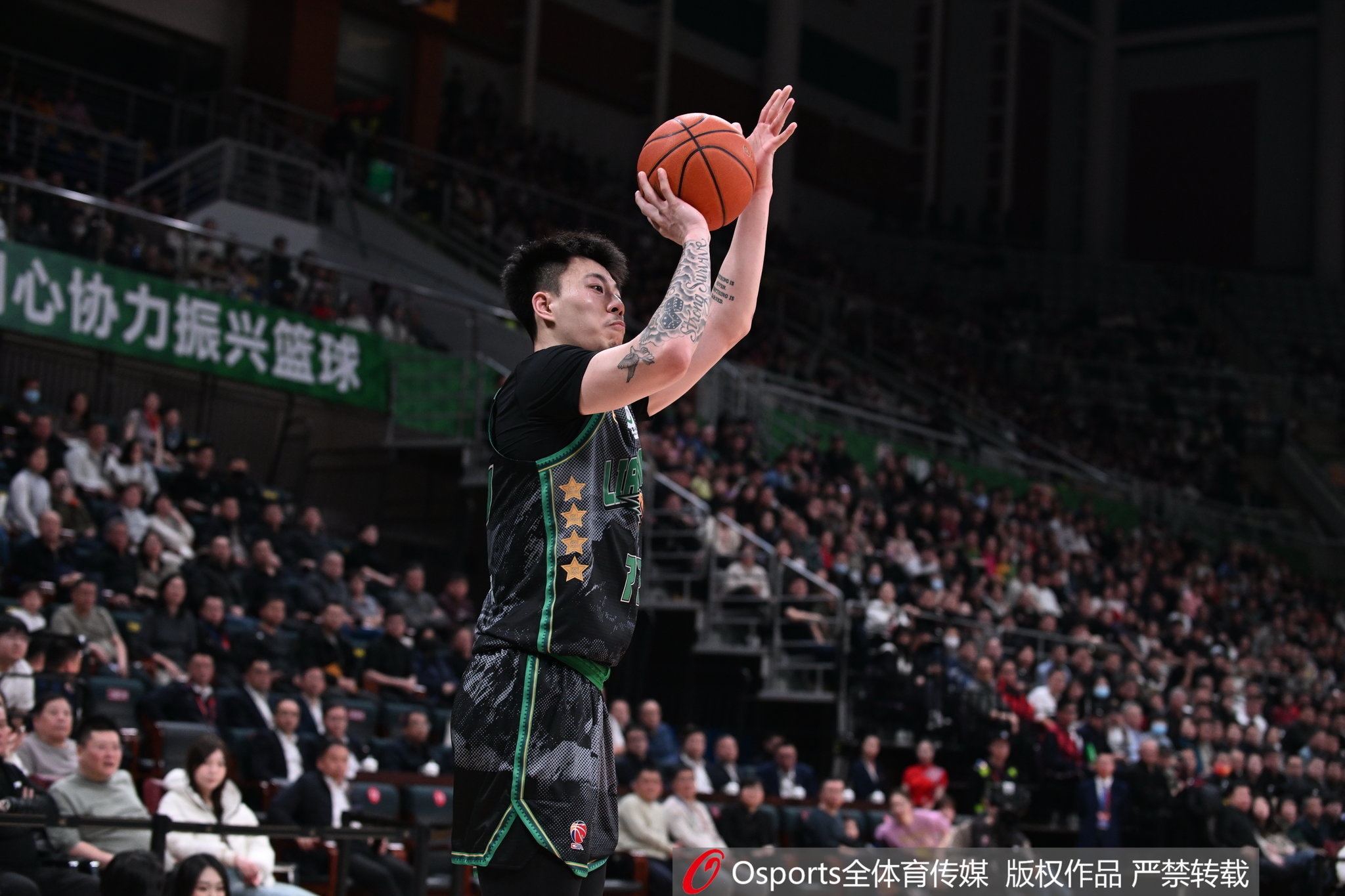  中規(guī)中矩！張鎮(zhèn)麟13中5拿到10分7板4助1斷 6失誤略多