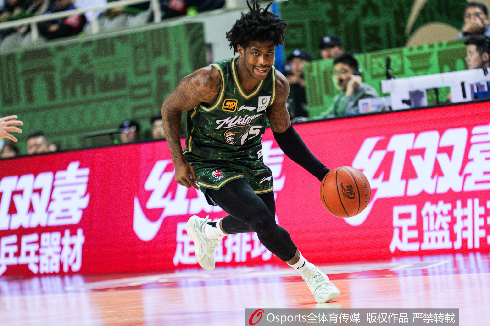 這外援猛得很！肯德里克-戴維斯16投12中&罰球18中15砍43分6板9助